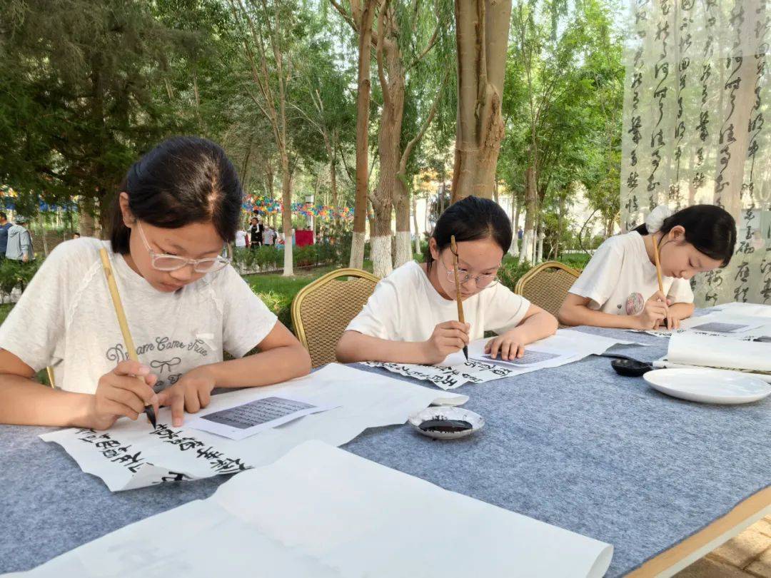 若羌縣舉辦“棗花開了”系列活動之移風易俗、書畫攝影作品、臨書臨印展