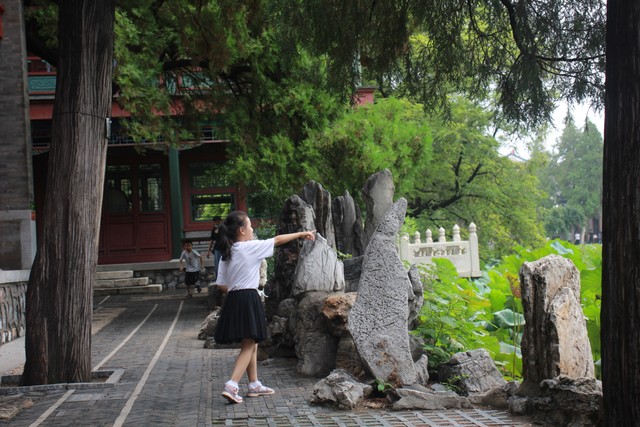 小孩姐逛清華 暴走2萬步直呼不考了 說說你的看法